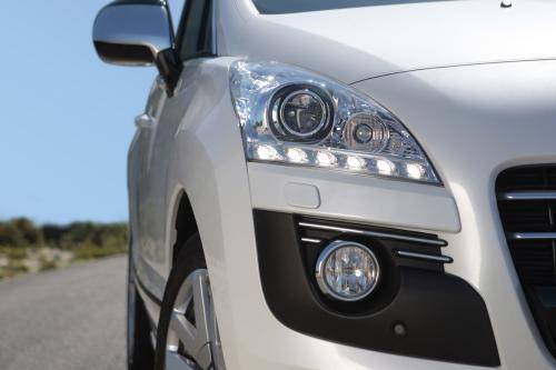 Peugeot 3008 HYbrid4 (2011) - picture 9 of 11