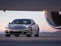 Porsche Panamera Turbo S (2011) - picture 2 of 6