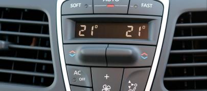 Renault Laguna Hatch GT Line (2011) - picture 7 of 25