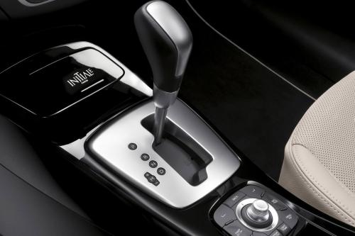 Renault Laguna (2011) - picture 1 of 4