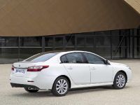 Renault Latitude (2011) - picture 3 of 14