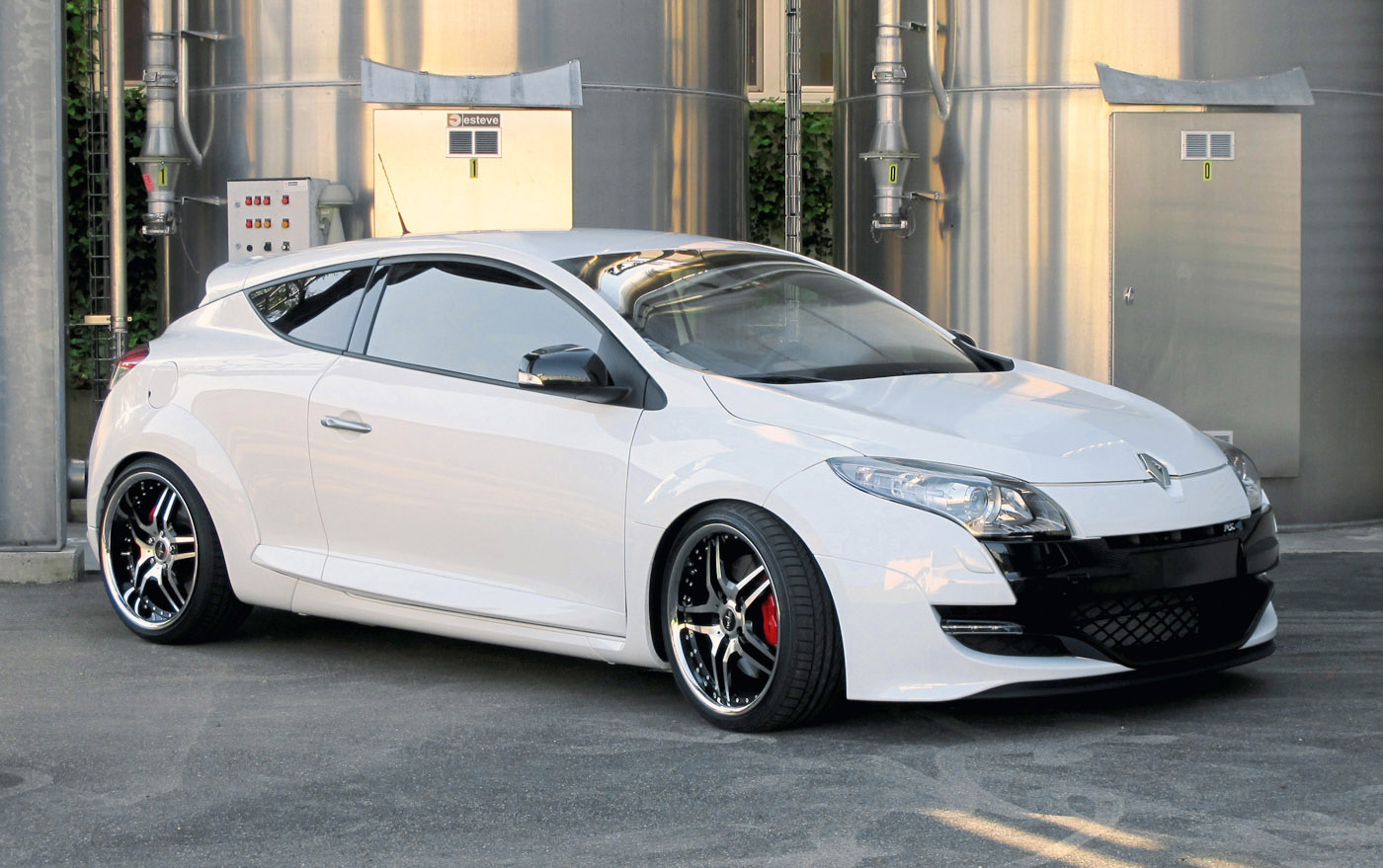 Renault Megane RS with CORNICHE VEGAS Wheels