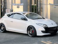 2011 Renault Megane RS with CORNICHE VEGAS Wheels