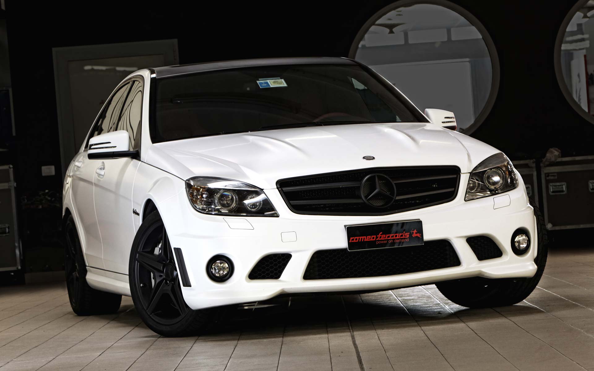 Romeo Ferraris Mercedes-Benz C63 AMG Whitestorm