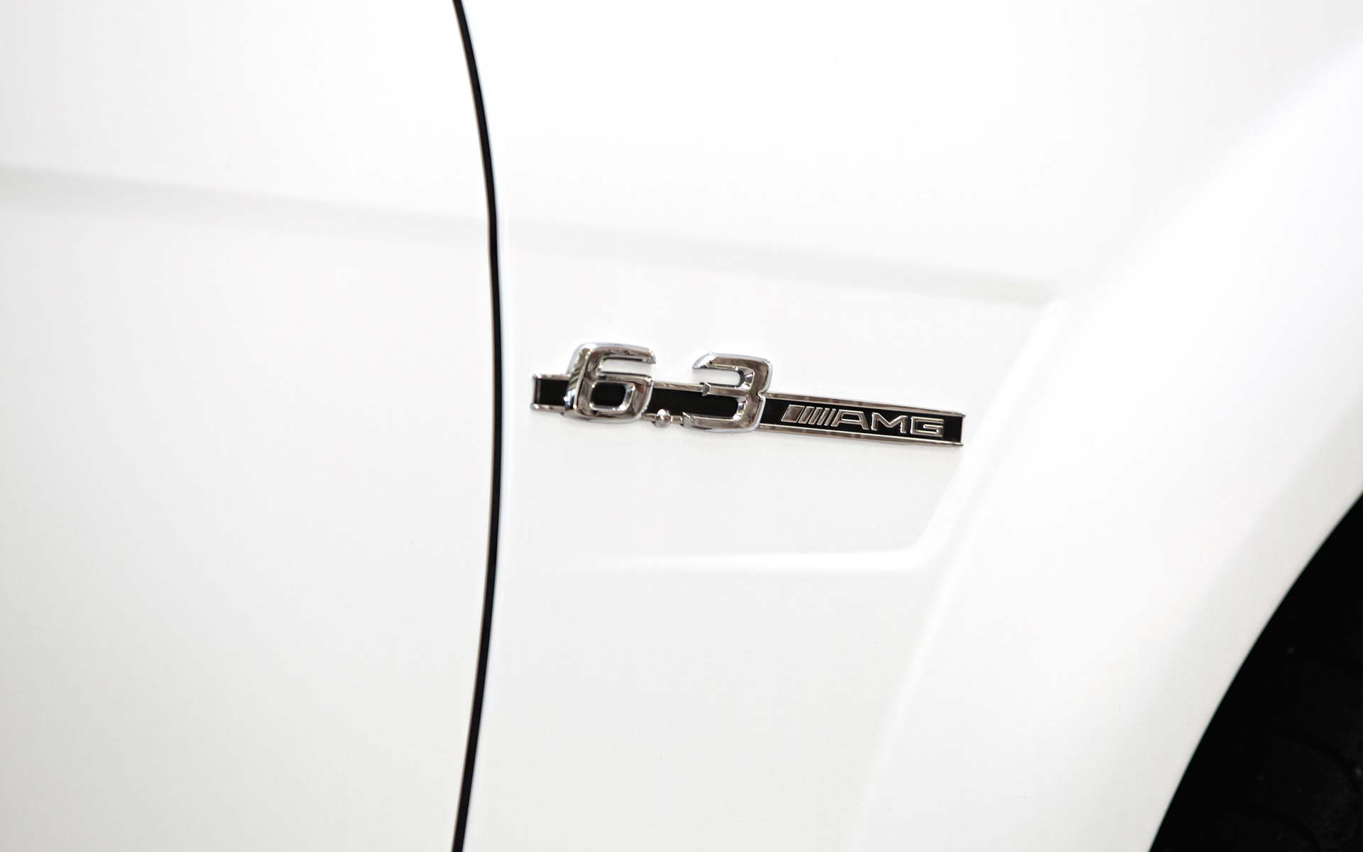 Romeo Ferraris Mercedes-Benz C63 AMG Whitestorm