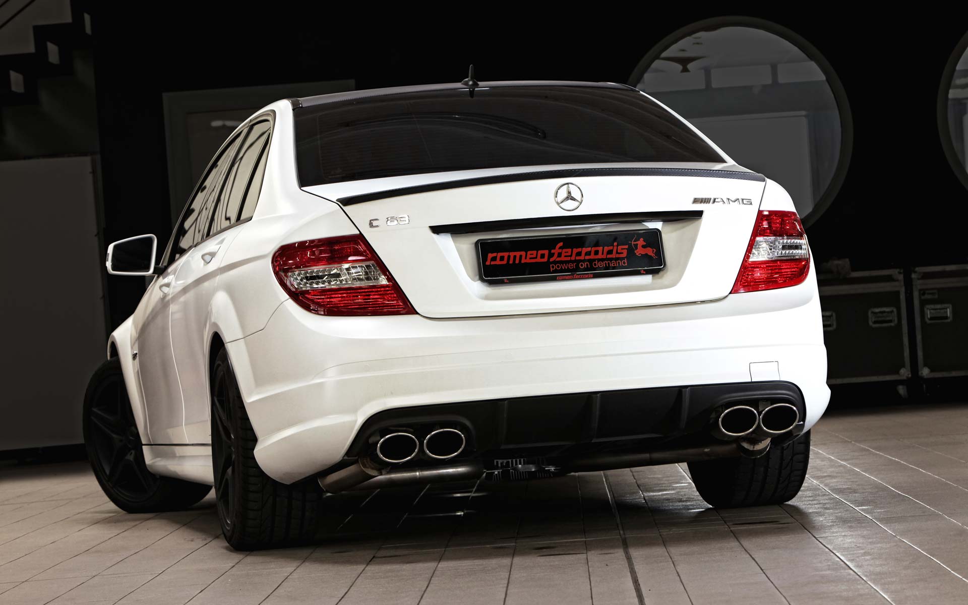 Romeo Ferraris Mercedes-Benz C63 AMG Whitestorm