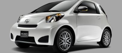 Scion iQ (2011) - picture 7 of 20