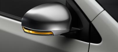 Scion iQ (2011) - picture 12 of 20