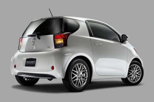 Scion iQ (2011) - picture 16 of 20