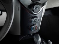 Scion iQ (2011) - picture 5 of 20