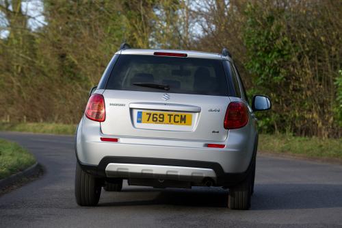 Suzuki SX4-A X-OVER (2011) - picture 9 of 14