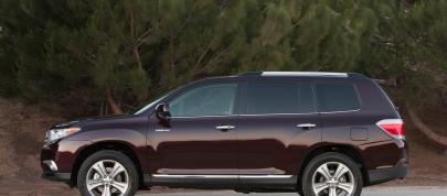 Toyota Highlander (2011) - picture 23 of 48