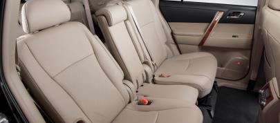 Toyota Highlander (2011) - picture 36 of 48