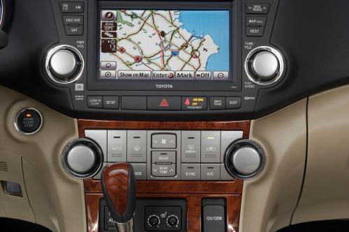 Toyota Highlander (2011) - picture 25 of 48
