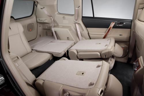 Toyota Highlander (2011) - picture 41 of 48