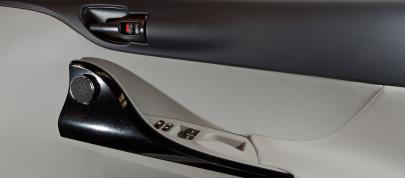 Toyota iQ (2011) - picture 4 of 7