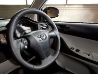 Toyota iQ (2011) - picture 4 of 7