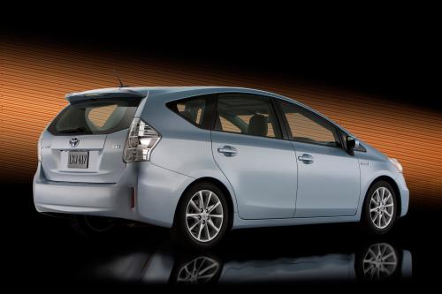 Toyota Prius V (2011) - picture 9 of 73