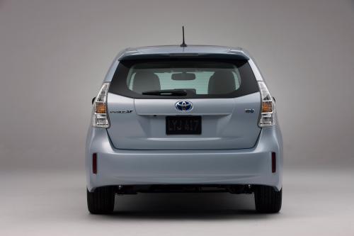Toyota Prius V (2011) - picture 16 of 73