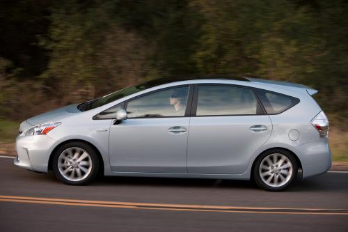 Toyota Prius V (2011) - picture 25 of 73