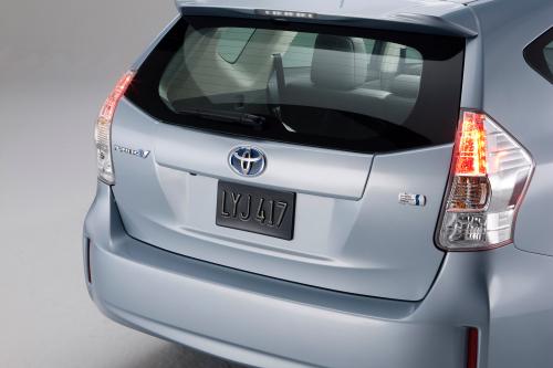 Toyota Prius V (2011) - picture 48 of 73