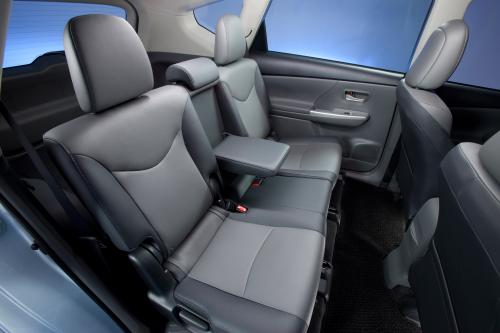Toyota Prius V (2011) - picture 65 of 73