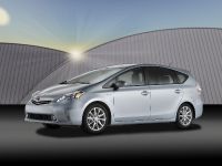 Toyota Prius v (2011) - picture 1 of 73