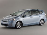 Toyota Prius v (2011) - picture 3 of 73