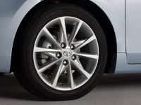 Toyota Prius v (2011)