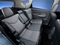 Toyota Prius v (2011)