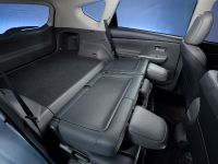 Toyota Prius V (2011) - picture 70 of 73