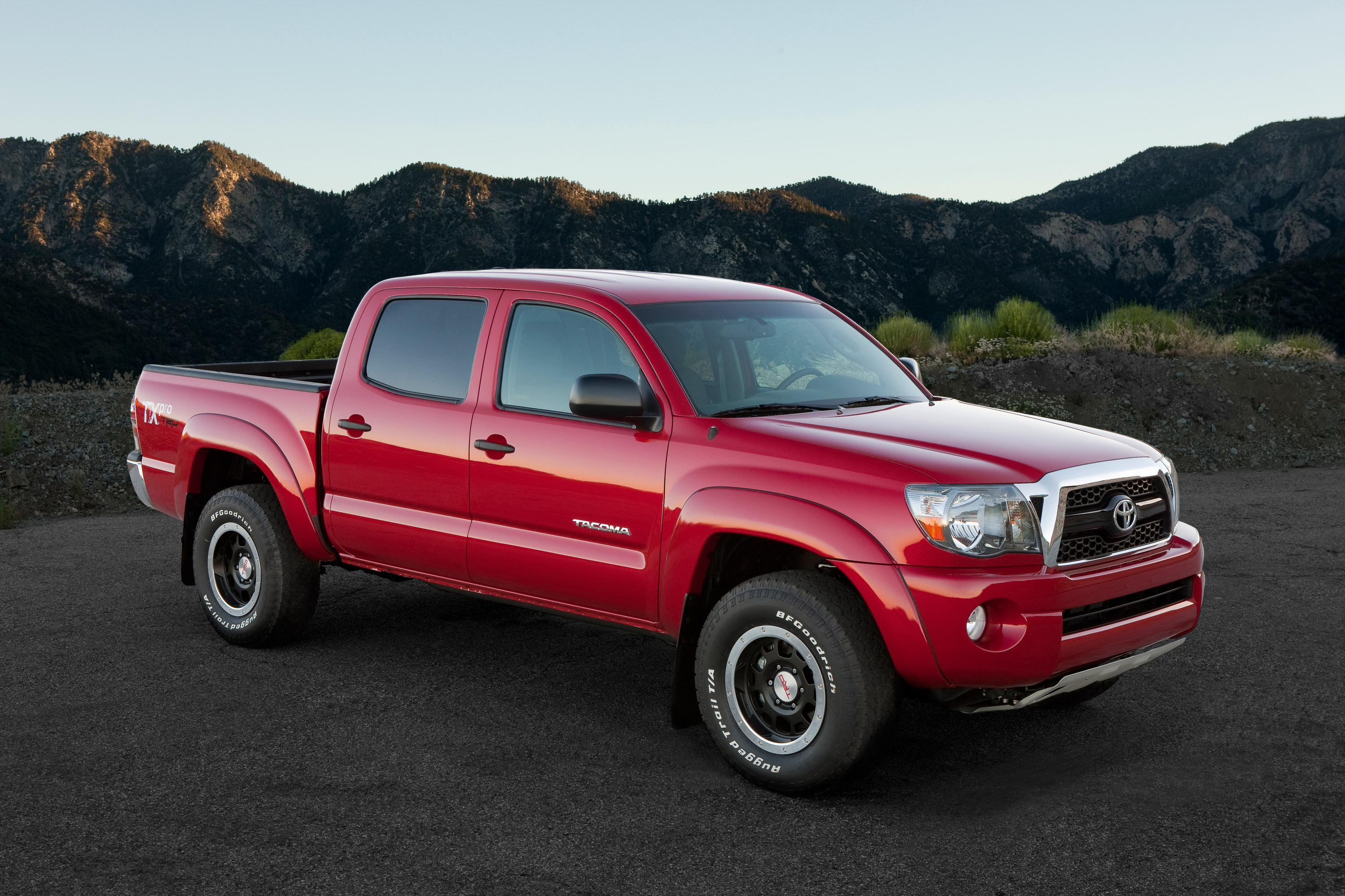 Пикап крупным планом. Toyota Tacoma 2011. Toyota Tacoma 1998. Тойота Такома 2012. Toyota Tacoma TRD Pro.