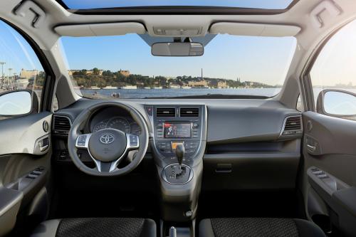 Toyota Verso-S (2011) - picture 1 of 28