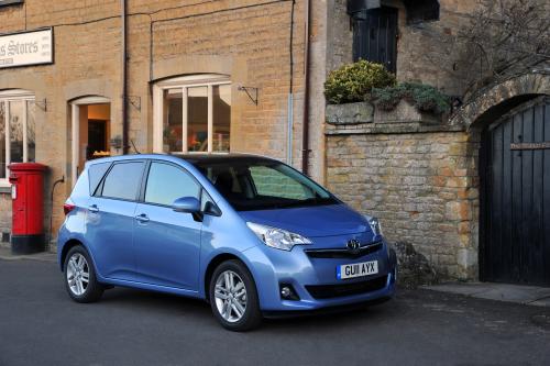 Toyota Verso-S (2011) - picture 25 of 28