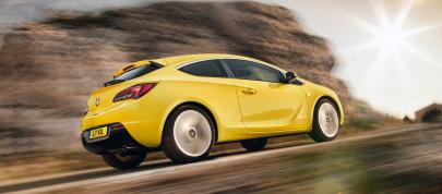 Vauxhall Astra GTC (2011) - picture 4 of 9