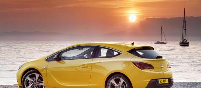 Vauxhall Astra GTC (2011) - picture 7 of 9