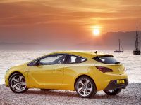 Vauxhall Astra GTC (2011) - picture 7 of 9