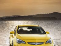 Vauxhall Astra GTC (2011) - picture 8 of 9