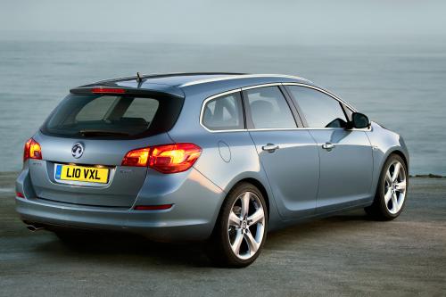 Vauxhall Astra Sports Tourer (2011) - picture 1 of 11