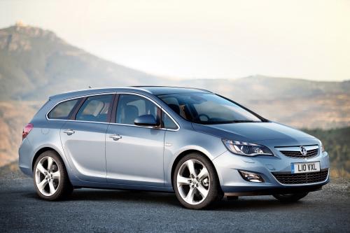Vauxhall Astra Sports Tourer (2011) - picture 9 of 11