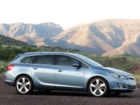 Vauxhall Astra Sports Tourer (2011) - picture 8 of 11