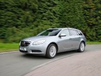 Vauxhall Insignia Sports Tourer (2011) - picture 1 of 2