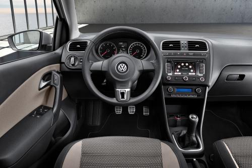 Volkswagen CrossPolo (2011) - picture 8 of 20
