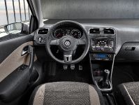 Volkswagen CrossPolo (2011) - picture 7 of 20