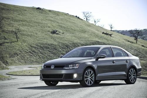 Volkswagen Jetta GLI (2011) - picture 1 of 3