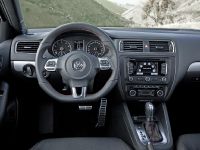 Volkswagen Jetta GLI (2011) - picture 3 of 3