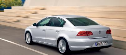 Volkswagen Passat (2011) - picture 7 of 41