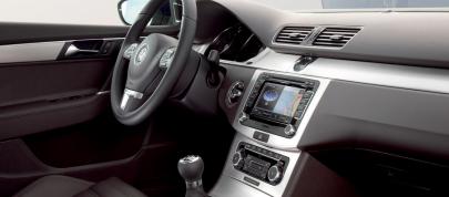 Volkswagen Passat (2011) - picture 12 of 41