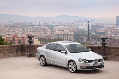 Volkswagen Passat (2011) - picture 8 of 41