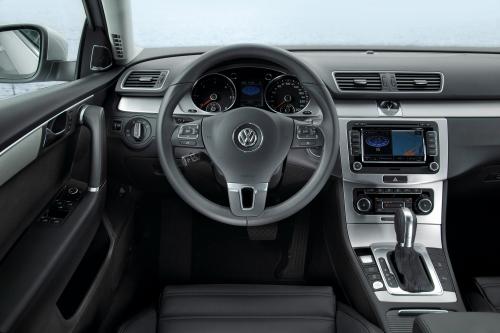 Volkswagen Passat (2011) - picture 9 of 41